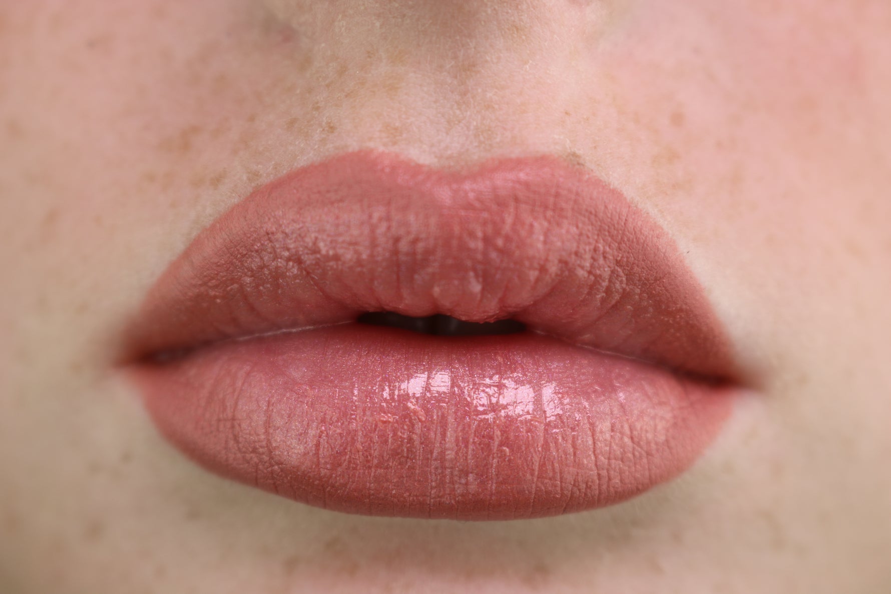 Rosewood_Rebel_met_gloss_Pink_Bombshell_jpg